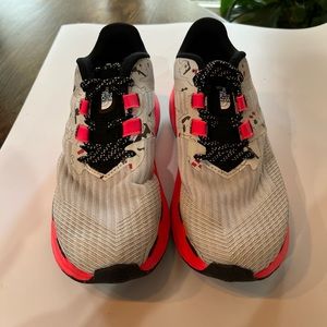 The NorthFace Women’s Vectiv Eminus Sneakers In Grey/ Pink SZ US 7.5